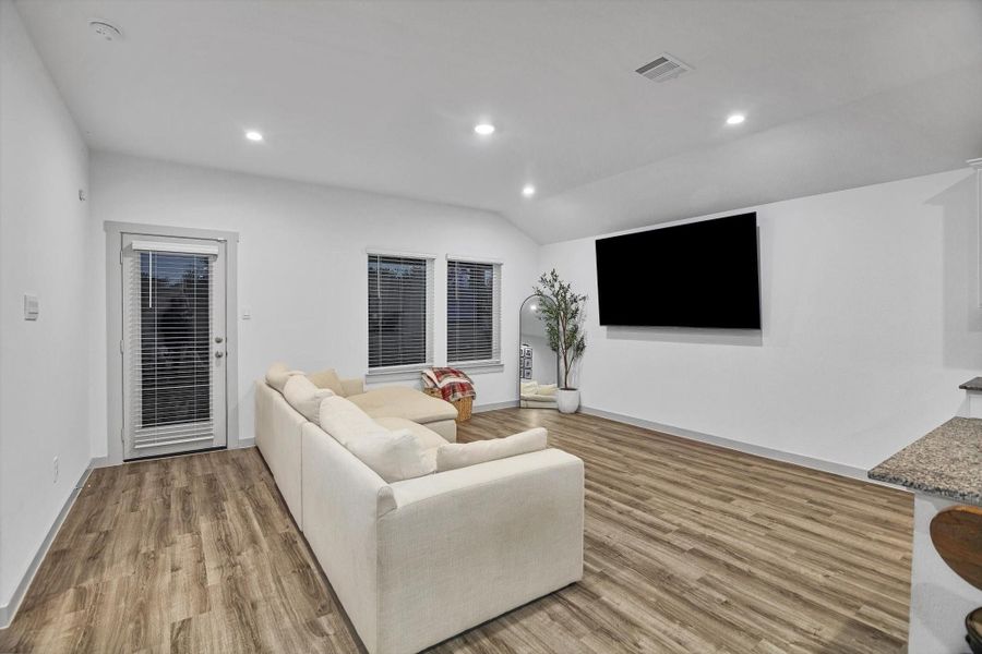 Furnished interior view inside a new home in , Baytown (Image 12).