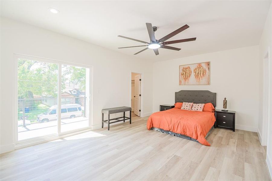 Furnished interior view inside a new home in , Dallas (Image 30).