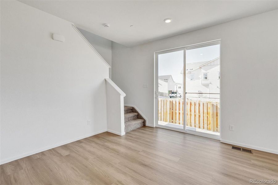 Spacious, unfurnished interior of a new home in Turnberry, Commerce City (Image 34).