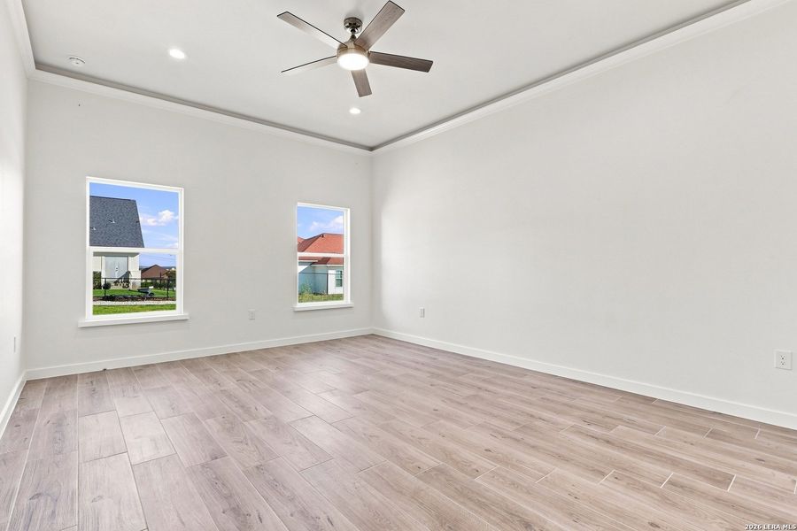 Spacious, unfurnished interior of a new home in , Selma (Image 39).