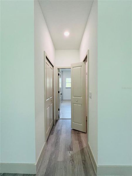 Spacious, unfurnished interior of a new home in , Dunnellon (Image 7).