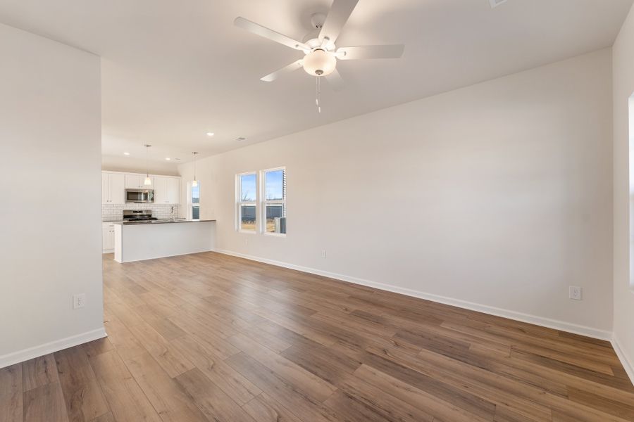 Spacious, unfurnished interior of a new home in Tucker Ridge, Pendleton (Image 13).
