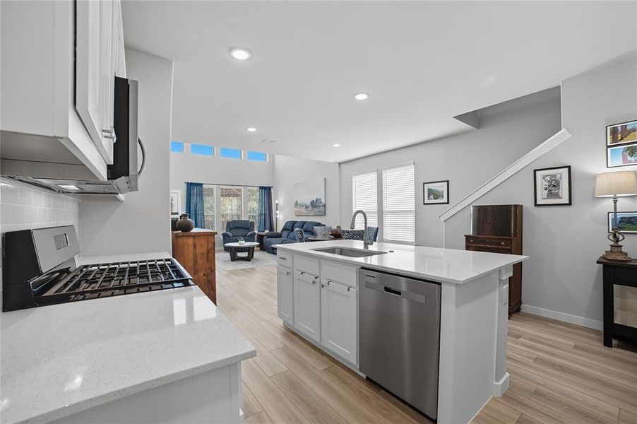 Furnished interior view inside a new home in Oak Creek, Forney (Image 8).