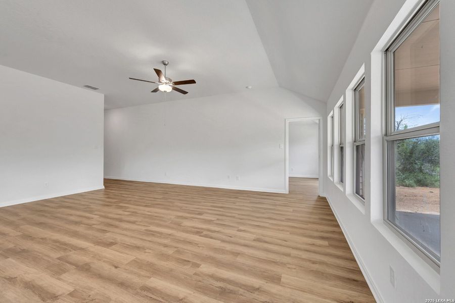 Spacious, unfurnished interior of a new home in Chaparral Ranch, Floresville (Image 13).