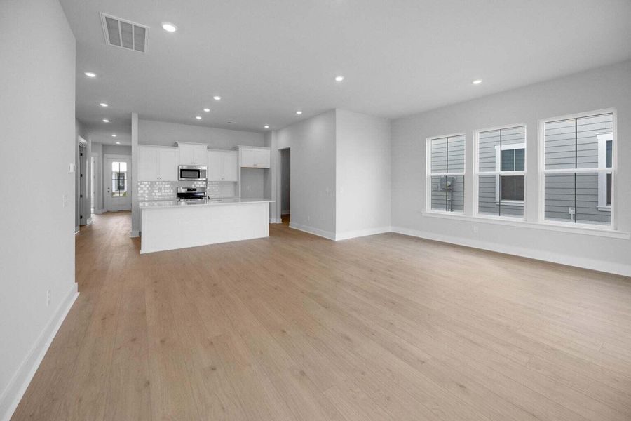 Spacious, unfurnished interior of a new home in Carnes Crossroads, Summerville (Image 7).