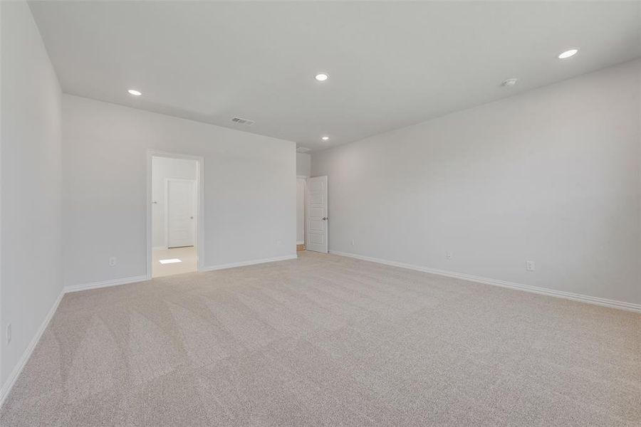 Spacious, unfurnished interior of a new home in Valencia On The Lake, Little Elm (Image 33).