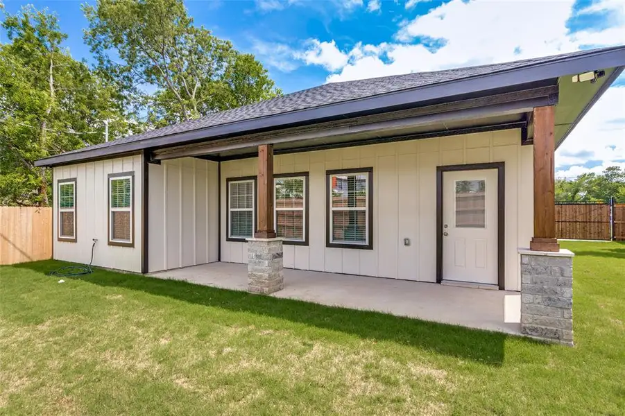 Exterior details and patio area of a home in , Fort Worth (Image 4).