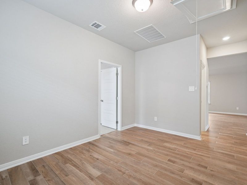 Spacious, unfurnished interior of a new home in Comanche Ridge, San Antonio (Image 21).