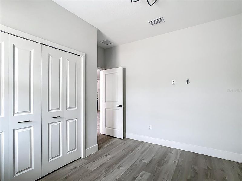 Spacious, unfurnished interior of a new home in , Ocala (Image 31).