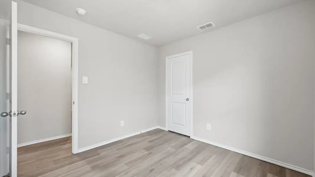 Representative unfurnished interior of a home built from the Estero by D.R. Horton in Ponder Farms, Ponder (Image 32).