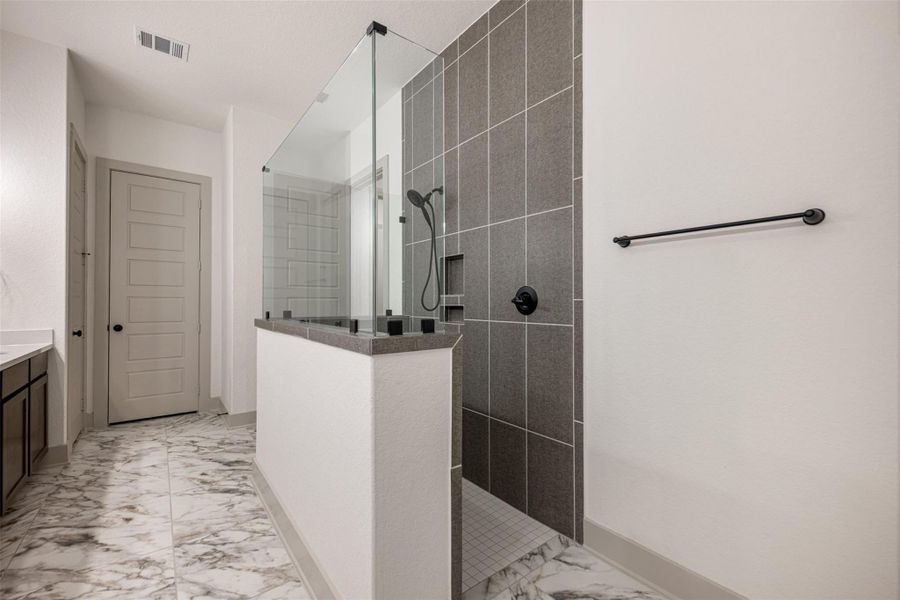 **PHOTOS REPRESENTATIVE OF FLOORPLAN ONLY**