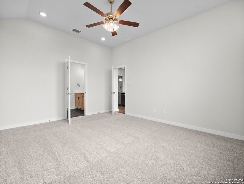 Spacious, unfurnished interior of a new home in Morgan Meadows, San Antonio (Image 16).