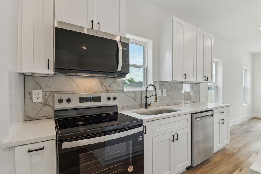 Furnished interior view inside a new home in , Santa Fe (Image 4).