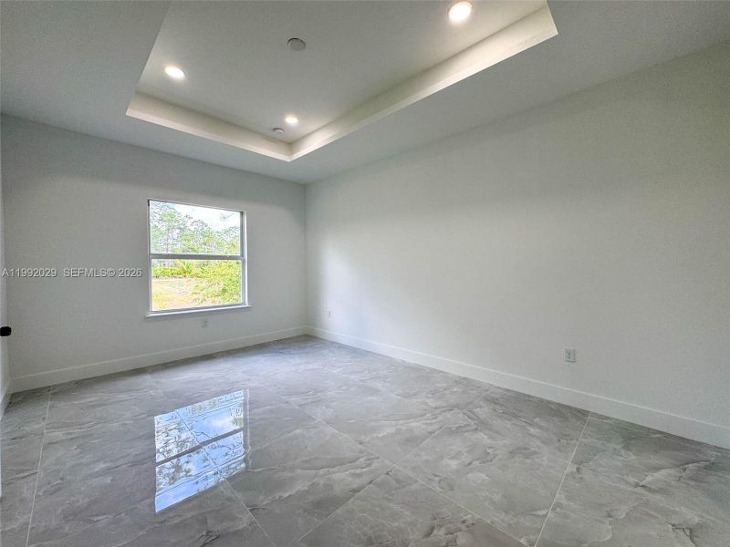 Spacious, unfurnished interior of a new home in , Lehigh Acres (Image 19).