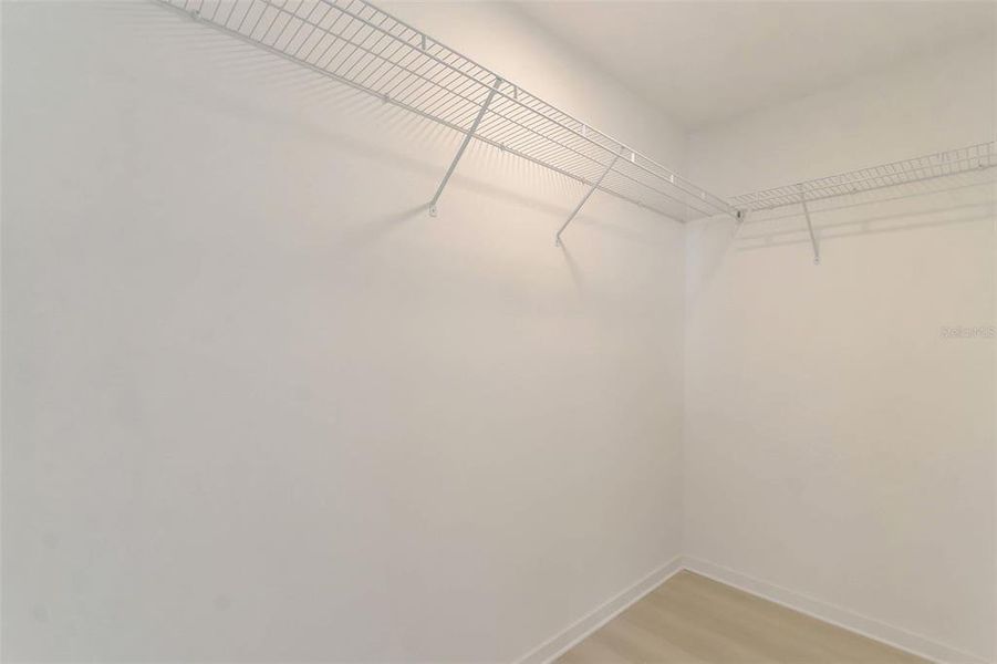 Spacious, unfurnished interior of a new home in , Orlando (Image 14).