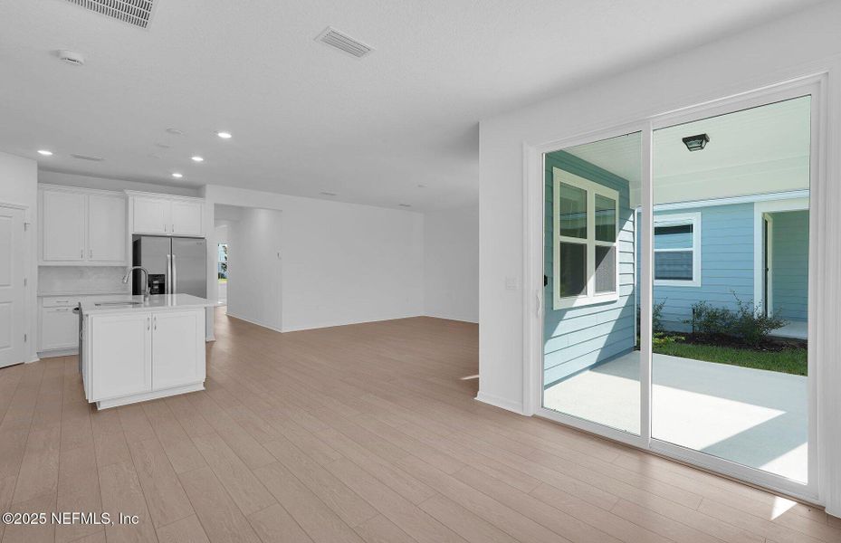 Spacious, unfurnished interior of a new home in Hyland Trail, Green Cove Springs (Image 19).