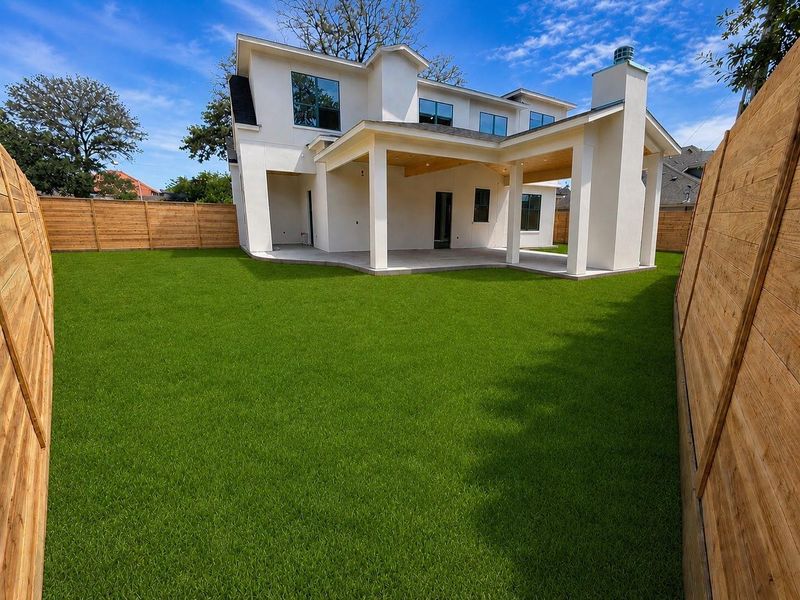 Large Back Yard. Plenty room for a pool Photos are enhanced.