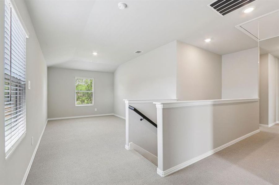 Spacious, unfurnished interior of a new home in Westmoor, Sherman (Image 33).