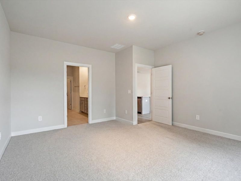 Spacious, unfurnished interior of a new home in Southwell Commons, Anderson (Image 13).