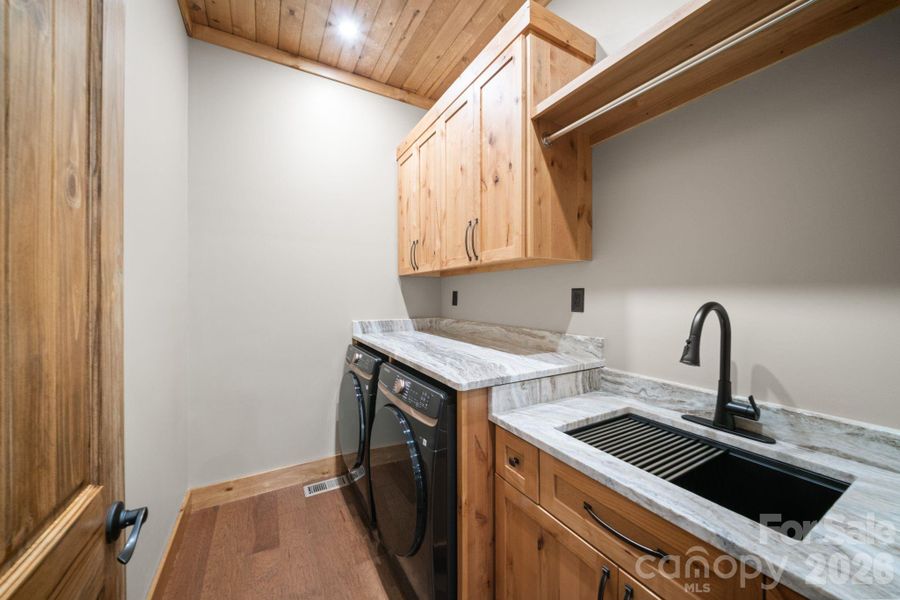 Image 33 of a home in .