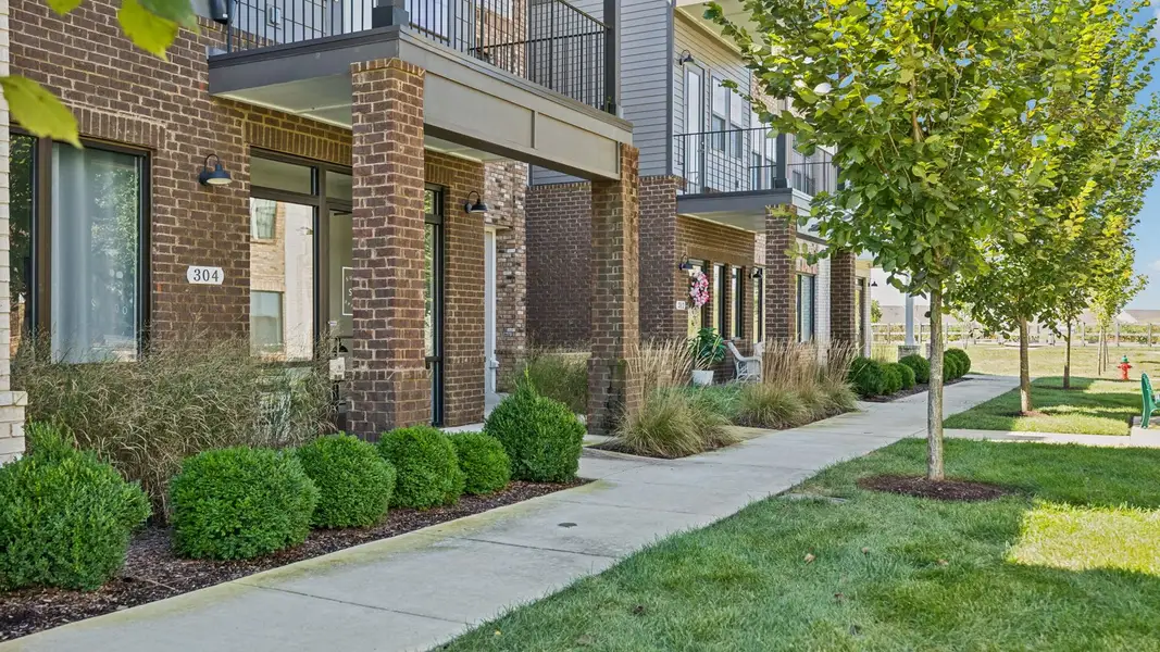 Exterior details and patio area of a home in Harvest Point, Spring Hill (Image 4).