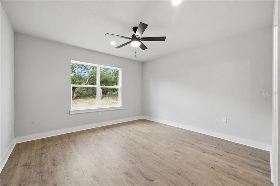 Spacious, unfurnished interior of a new home in , Weeki Wachee (Image 10).