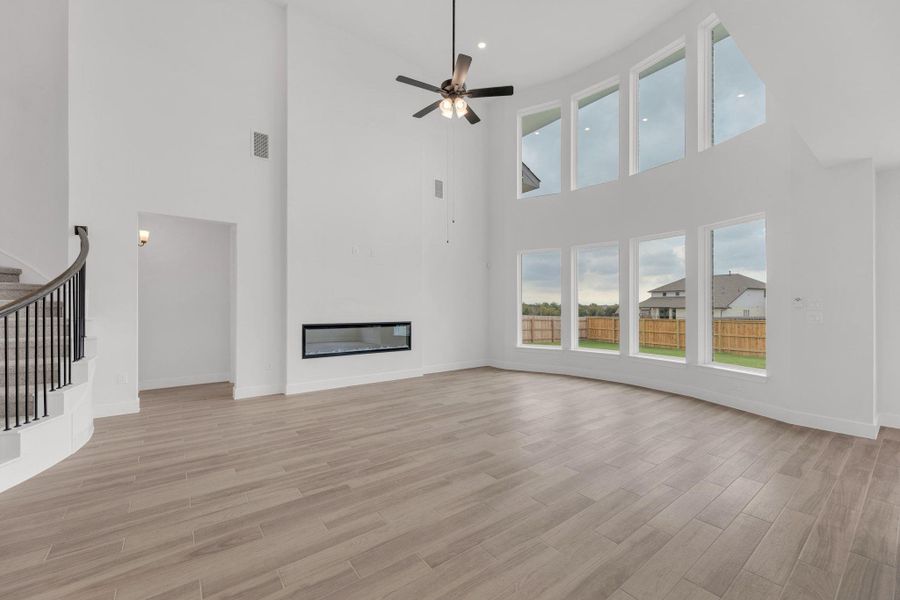 Spacious, unfurnished interior of a new home in Santa Rita Ranch, Liberty Hill (Image 23).