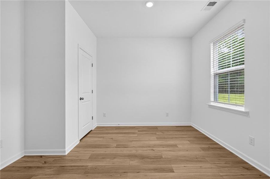 Spacious, unfurnished interior of a new home in Lexington Meadows, Athens (Image 32).