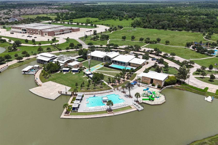 Community amenities in Meridiana, Manvel (Image 38).