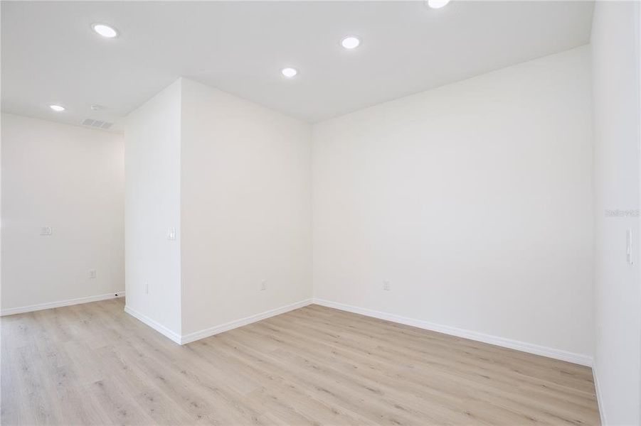 Spacious, unfurnished interior of a new home in , Groveland (Image 17).