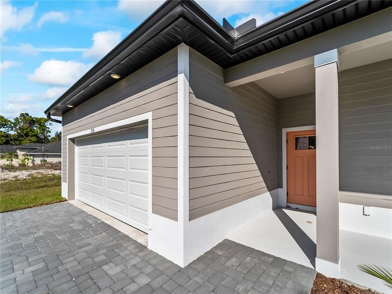 Exterior details and patio area of a home in , North Port (Image 4).