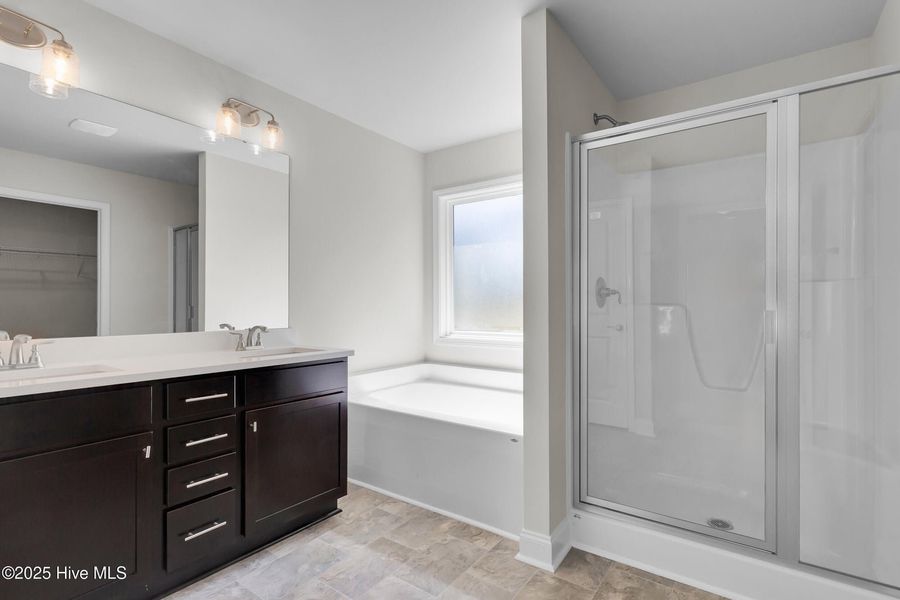 Furnished interior view inside a new home in Fairfield Harbour, New Bern (Image 9).