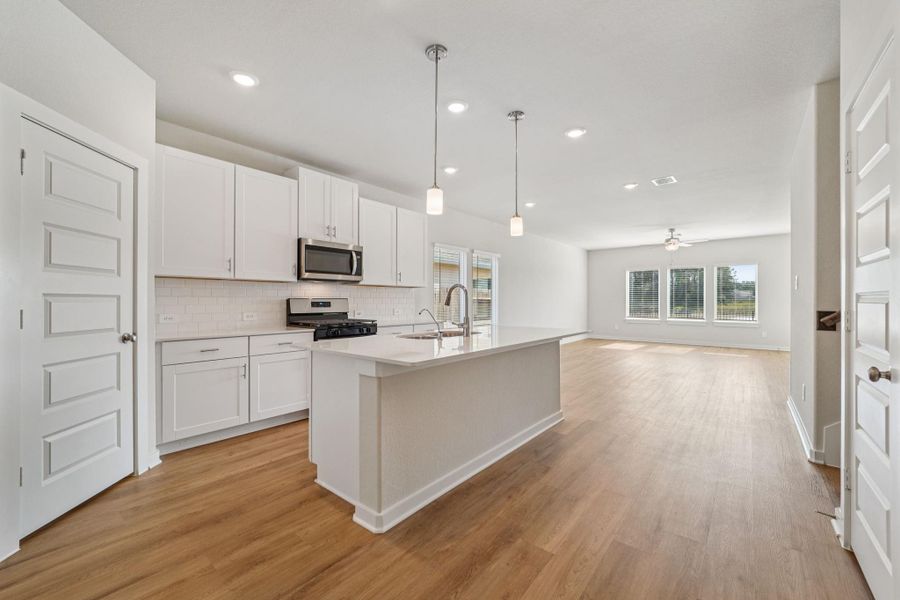 Photo is not of the actual home, but is an inspirational photo of builder’s model home and may depict options, furnishings, and/or decorator features that are not included Photo is not of the actual home, but is an inspirational photo of builder’s model home and may depict options, furnishings, and/or decorator features that are not included