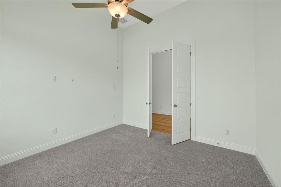Spacious, unfurnished interior of a new home in Walsh Ranch, Fort Worth (Image 15).