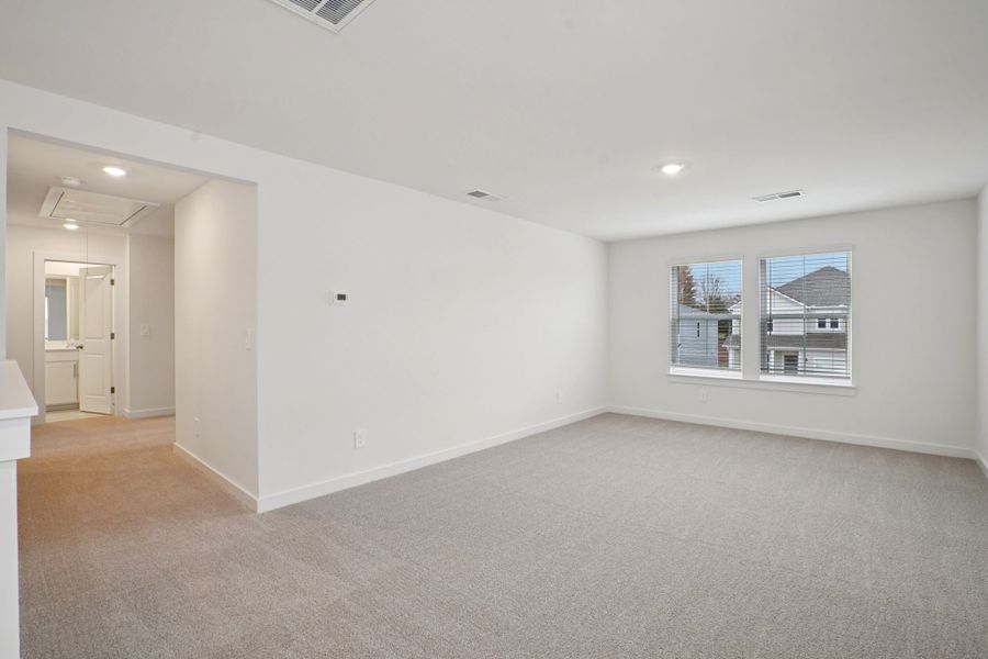 Spacious, unfurnished interior of a new home in River Ridge, Clarksville (Image 13).
