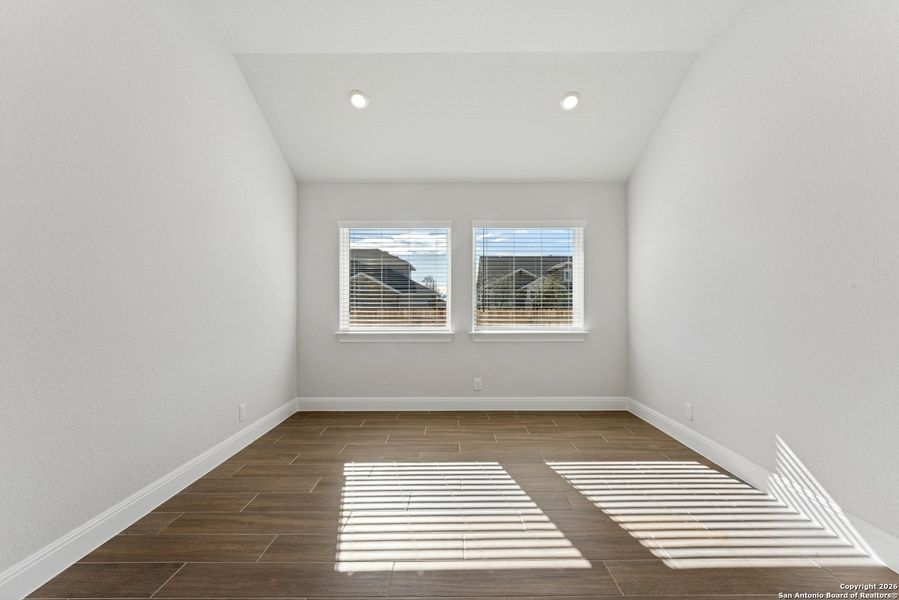 Spacious, unfurnished interior of a new home in Davis Ranch 60', San Antonio (Image 13).