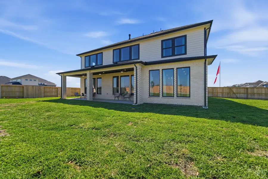 Representative exterior details of a home built from the Laguna III by CastleRock Communities in Lakesong, Grand Prairie (Image 27).