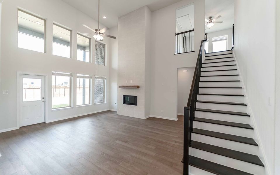 Spacious, unfurnished interior of a new home in Solterra, Mesquite (Image 10).