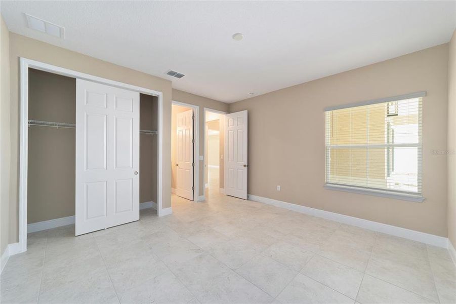 Spacious, unfurnished interior of a new home in , Ocala (Image 41).