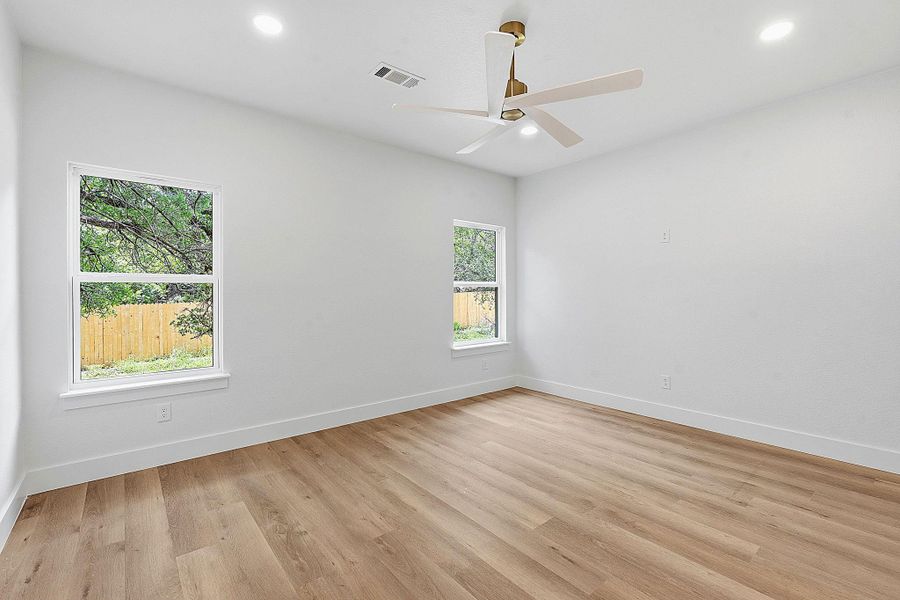 Spacious, unfurnished interior of a new home in , Wimberley (Image 19).