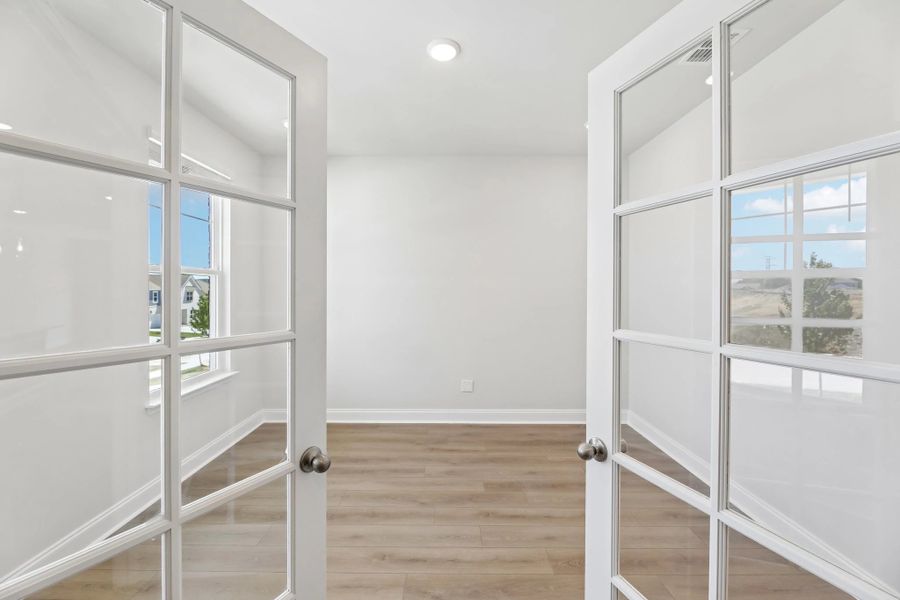 Spacious, unfurnished interior of a new home in Cades Bluff, Lebanon (Image 16). Spacious, unfurnished interior of a new home in Cades Bluff, Lebanon (Image 16).