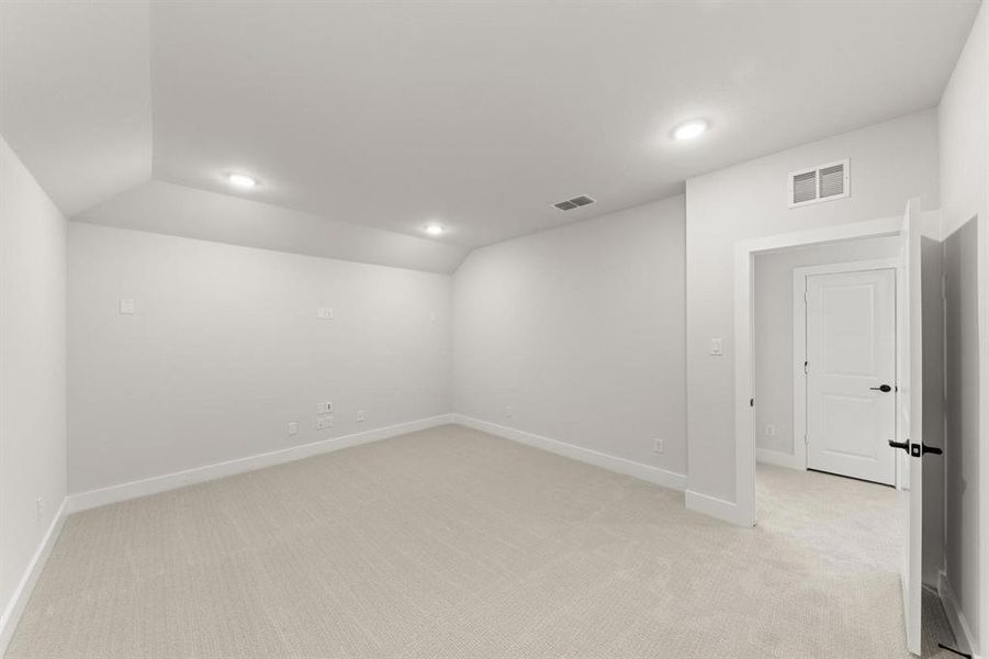 21_22. 7228 Ladybug - Media