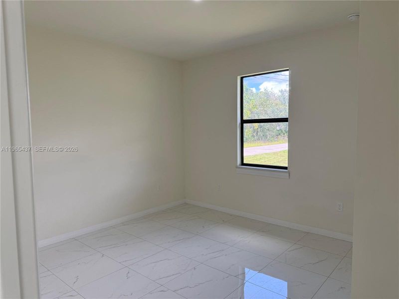 Spacious, unfurnished interior of a new home in , Lehigh Acres (Image 9).