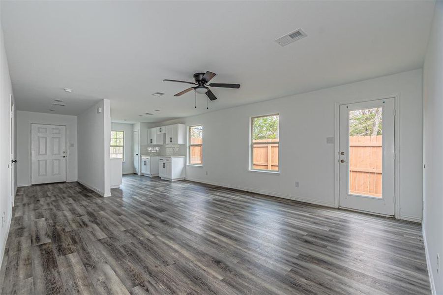 Spacious, unfurnished interior of a new home in , Mabank (Image 16).