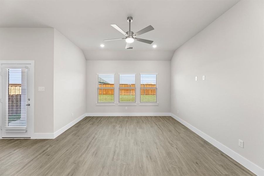 Spacious, unfurnished interior of a new home in Las Lomas, Forney (Image 24).