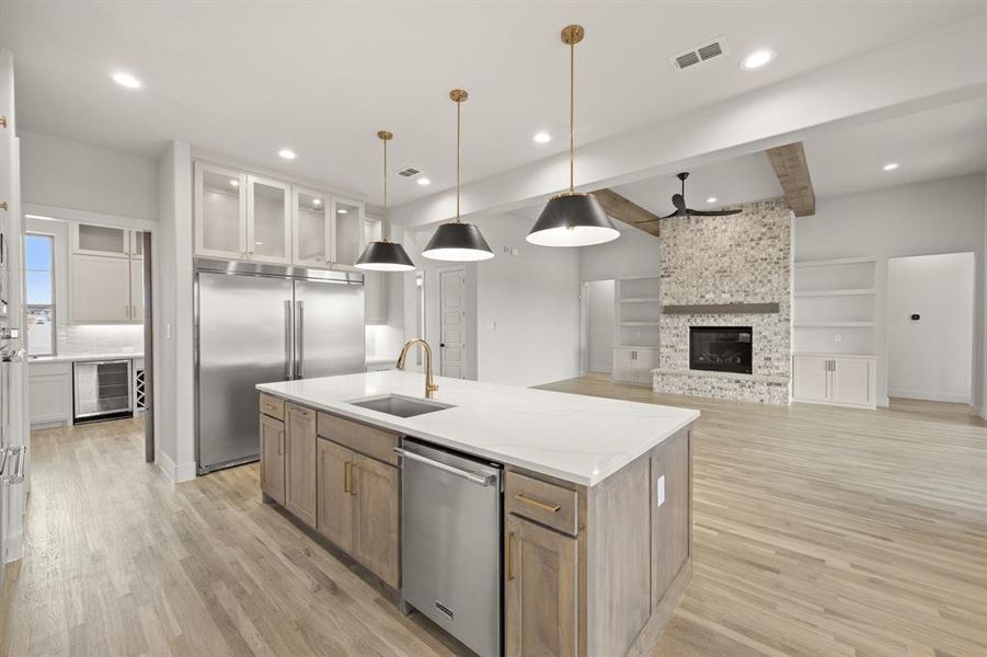 1849 Sutherland Crescent- Kitchen-3