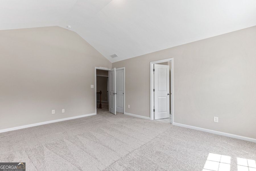 Spacious, unfurnished interior of a new home in Juliette Crossing, Forsyth (Image 47).