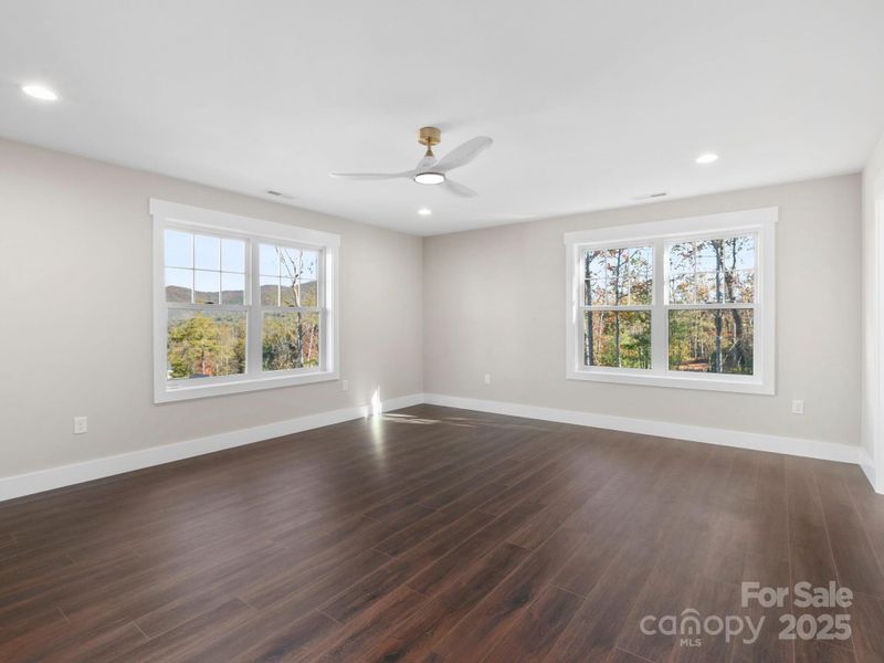 Spacious, unfurnished interior of a new home in , Fairview (Image 15).