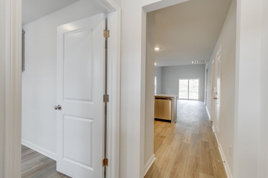 Spacious, unfurnished interior of a new home in Bluefield, Lexington (Image 16). Spacious, unfurnished interior of a new home in Bluefield, Lexington (Image 16).