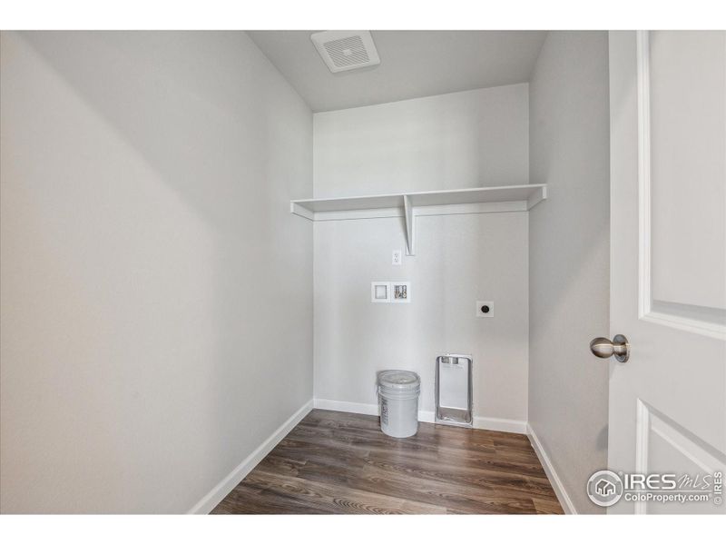 Spacious, unfurnished interior of a new home in Prairie Song, Windsor (Image 12).